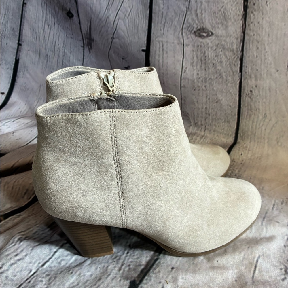 Old Navy Sand Beige Cream Suede Ankle Block Heeled‎ Zipper Booties Women’s Sz 8